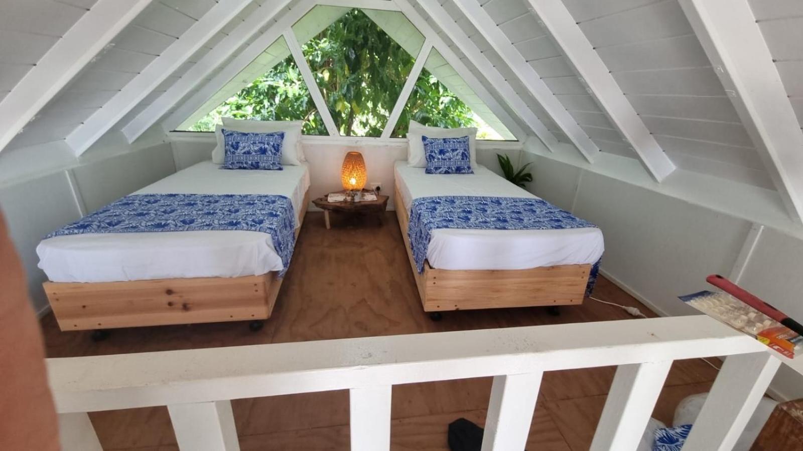 Whispering Palms - Absolute Beachfront Villas Порт-Вила Экстерьер фото