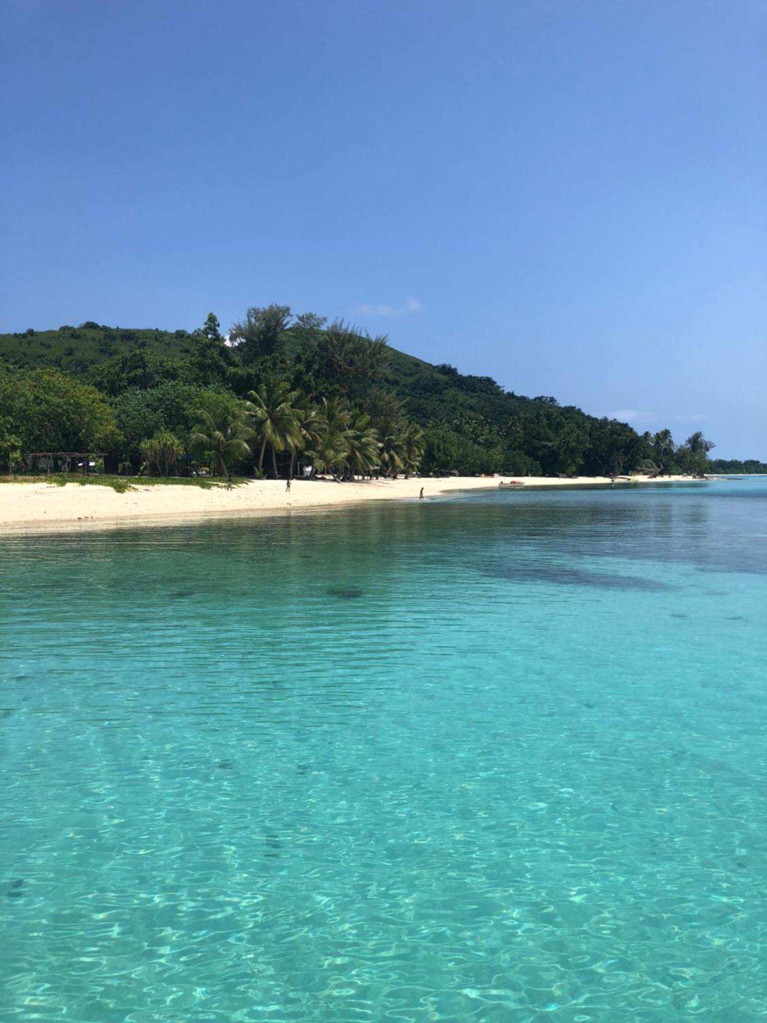 Whispering Palms - Absolute Beachfront Villas Порт-Вила Экстерьер фото